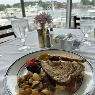 Breakfast sandwich