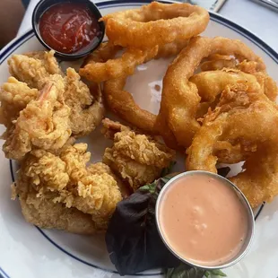 Fried Shrimp and onion rings