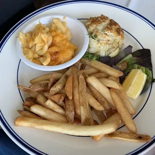 Harbourside Crabcake with fries and Mac