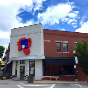 Restaurant near Harry Truman Historic Site in the square.  6/23/18