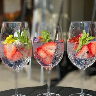 Ebra Gin &amp; Tonic - Spanish style at Harry&apos;s Bar!