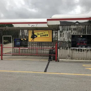 the entrance to harry&apos;s diner