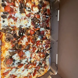 Full pepperoni, sausage, extra cheese and mushroom