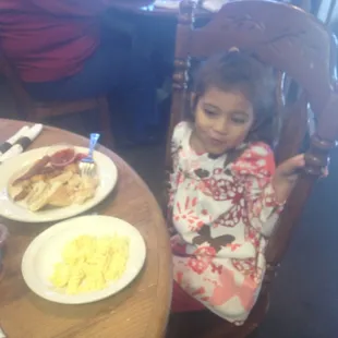 Khloe loves breakfast at Harry&apos;s!