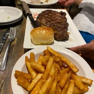 Ribeye steak dinner w fries