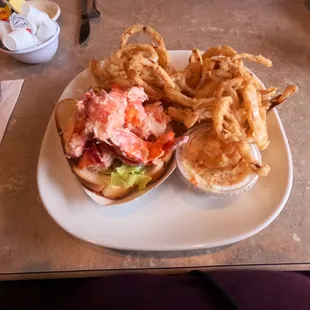 Very good lobster roll