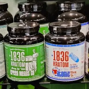 1kg tubs of powder and capsules from 1836 Kratom