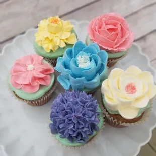 Special-order Mother&apos;s Day cupcakes. All with 2g sugar and 5g net carbs.