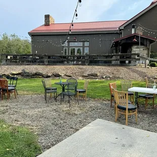 Very inviting outdoor setting.