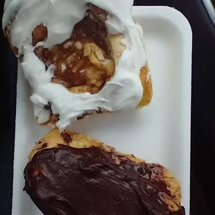 Apple thingie and an eclair.