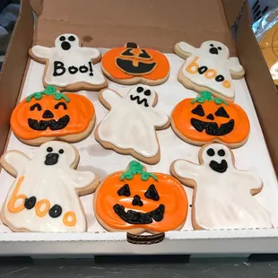 These are the awesomely decorated and super delicious Halloween sugar cookies we picked up from Hartman's!!!!