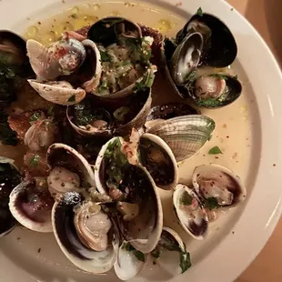 Clam toast with pancetta