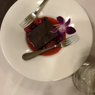 Flourless chocolate cake