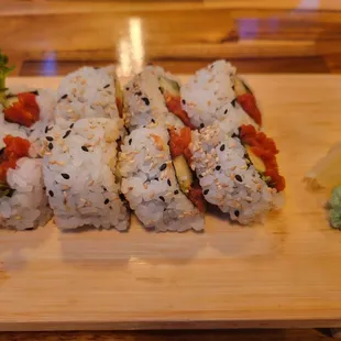 Vegan spicy tuna roll