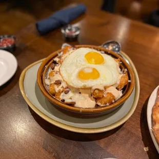 Breakfast loaded tots