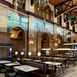 11/30/22: plenty of seating