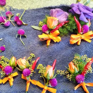 Bouttinnaires and corsages