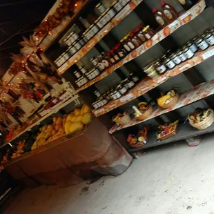 Little store, where they have goodies like pumpkin roll, cider, and jam. This is also where you pay for your pumpkins