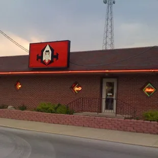 the outside of the restaurant