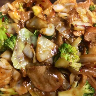 CHAR SUE CABBAGE- roast pork with fresh broccoli waterchesnut green pepper and braised cabbage