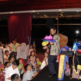 Mr. O's dazzling performance at a party at the Honolulu Country Club.