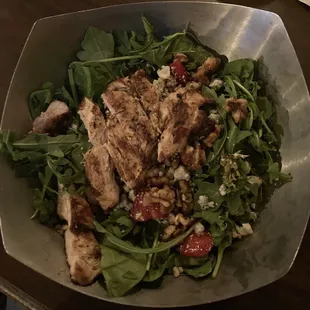 Harvey&apos;s Signature Salad with Chicken