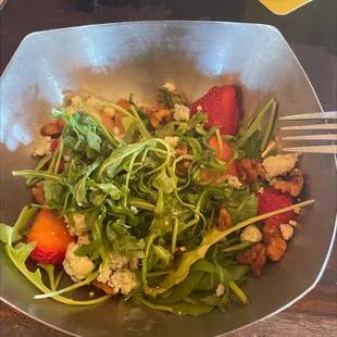 Harvey&apos;s signature salad (side size)