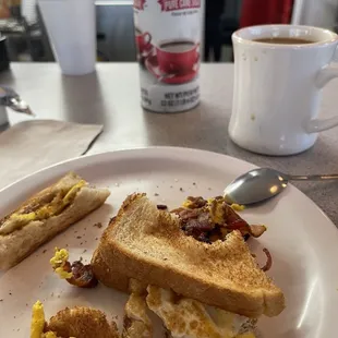 a plate of breakfast food