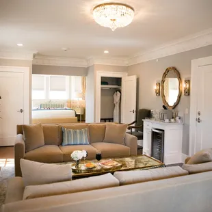 Primrose Suite. Largest Suite in the House.