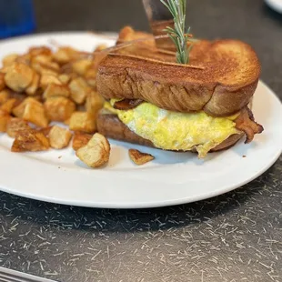 Breakfast sandwich