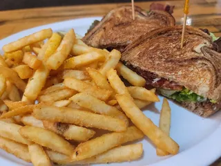 Lynde's Restaurant & Catering 