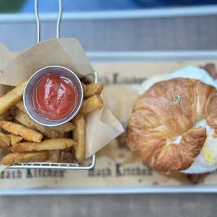 Croissant burger