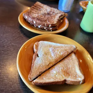 Toast white and wheat