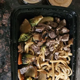 Steak hibachi with noodles