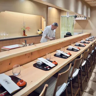 Chef Shinichi Aoki preparing the first food course of the evening, a Dashi broth made from imported Kombu and Katsuobushi from Hokkaido.