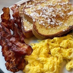 a plate of breakfast foods
