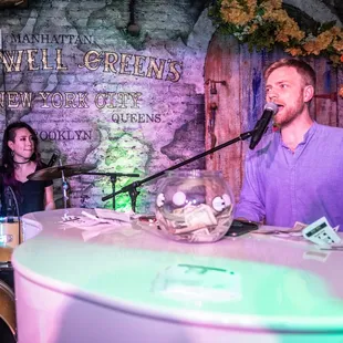 DUELING PIANOS
every Fri + Sat 10pm - 1am