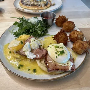 Eggs benedict