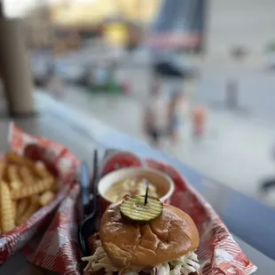 Mild fried chicken sandwich with Mac n cheese