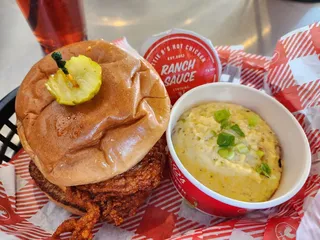 Hattie B’s Hot Chicken