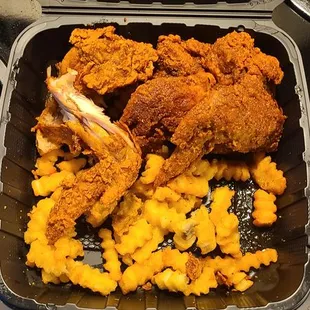 3 pc wings, Hot , crinkle fries