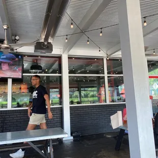 the outside of the restaurant