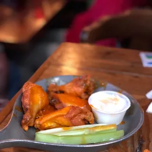 6 medium Buffalo Chicken wings 9/1/21 amazing
