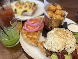 Top Shelf Sports Lounge