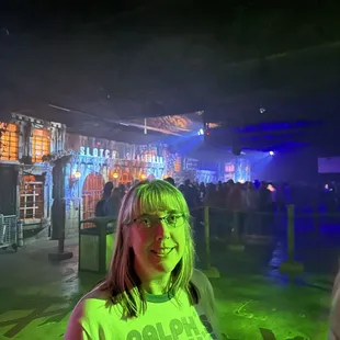 Alice in front of the sanitarium entrance.