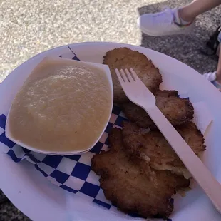 Kartoffelpfankuchen mit apfelmus