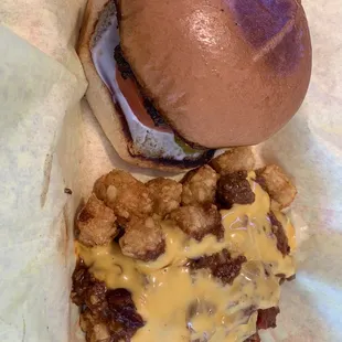 Cheeseburger with chili cheese tator tots