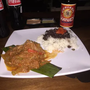 Ropa vieja con una cuba libre.