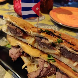 Pan con Bistec