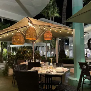 Alfresco dining on Lincoln Road.